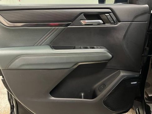 Used 2024 GMC Acadia AT4 w/ Luxury Package AWD/4WD image 25