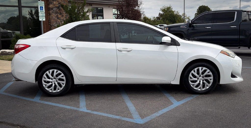 Used 2019 Toyota Corolla LE FWD image 25