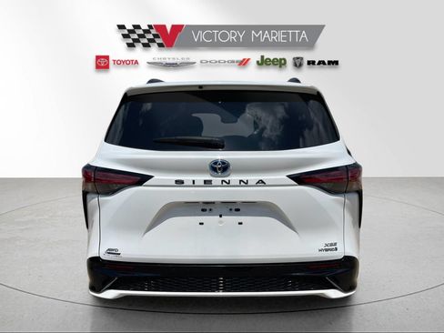 Used 2021 Toyota Sienna XSE AWD/4WD image 4