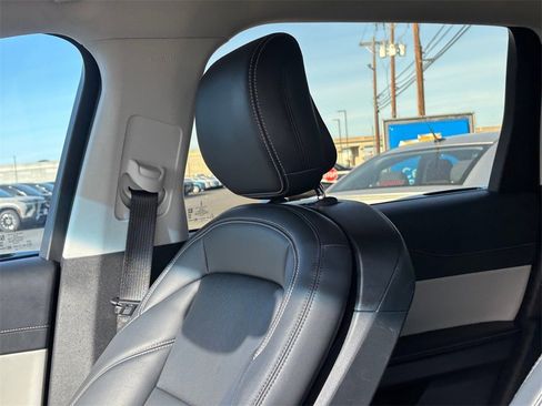 Used 2024 Lincoln Nautilus Premier w/ Equipment Group 102A image 13