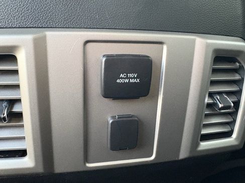 Used 2015 Ford F150 Lariat image 28