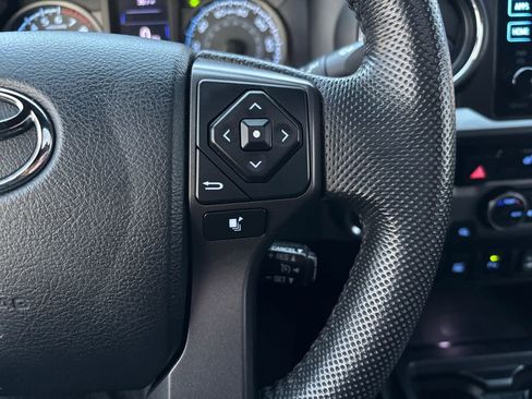 Used 2016 Toyota Tacoma TRD Sport w/ Premium & Technology Package image 19