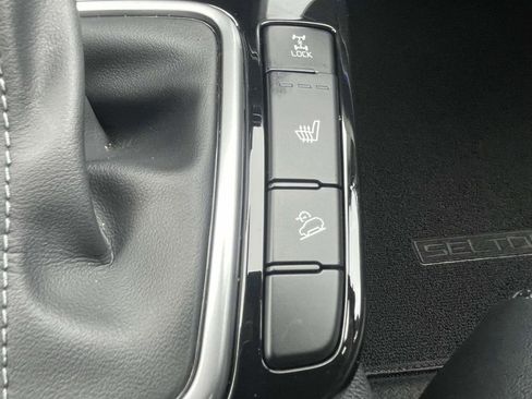 Used 2023 Kia Seltos SX image 13