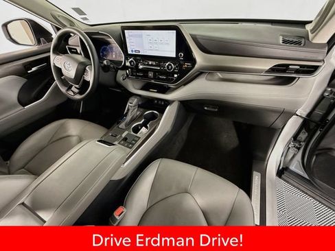 Certified 2023 Toyota Highlander Limited FWD image 26