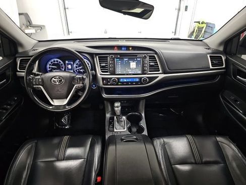 Used 2017 Toyota Highlander SE AWD/4WD image 33