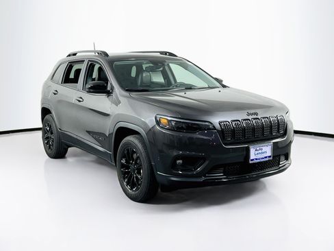 Used 2023 Jeep Cherokee Altitude Lux AWD/4WD image 3