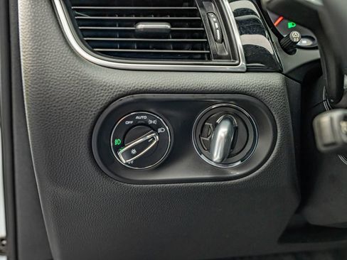 Used 2018 Porsche Macan AWD/4WD image 25