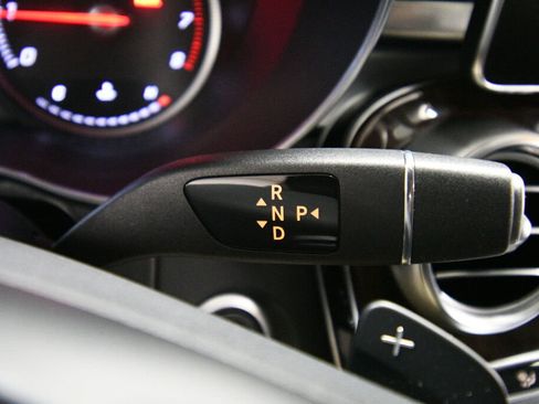 Used 2019 Mercedes-Benz GLC 300 4MATIC image 18