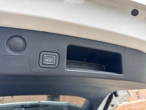 New 2027 Chevrolet Equinox LT w/ Convenience Package II AWD/4WD image 10