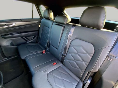 Used 2025 Volkswagen Atlas Cross Sport SE FWD image 21