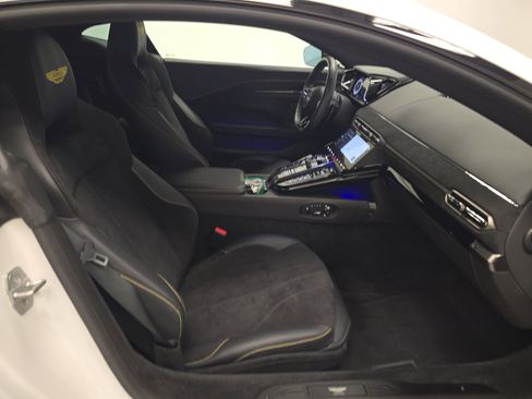 Used 2025 Aston Martin V8 Vantage Coupe image 1