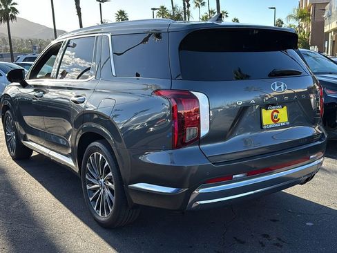 Used 2023 Hyundai Palisade Calligraphy image 4