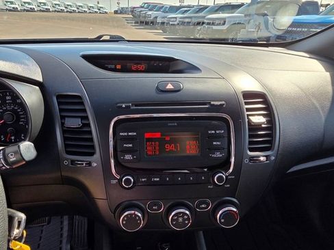 Used 2018 Kia Forte LX image 16