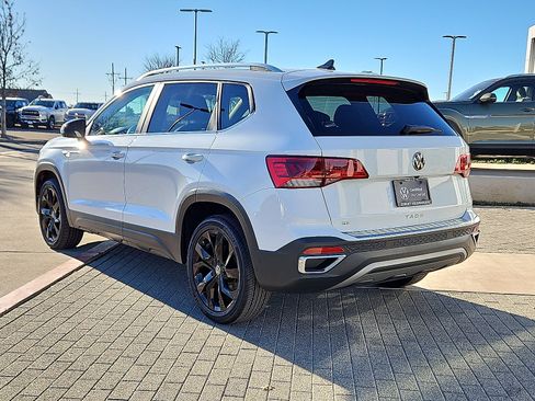 Used 2022 Volkswagen Taos SE image 2