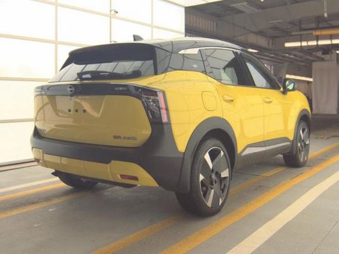 Used 2025 Nissan Kicks SR w/ SR Premium Package AWD/4WD image 2