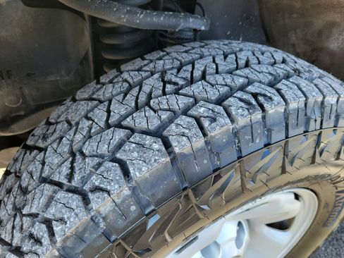 Used 2022 Toyota Tacoma SR image 10