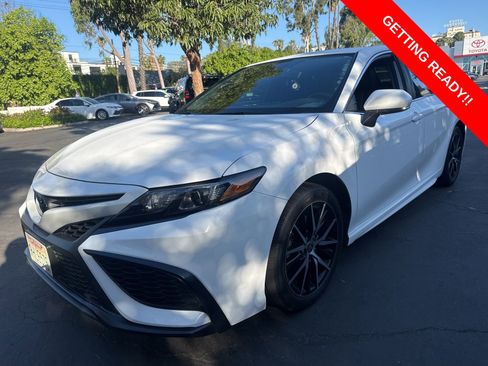 Used 2023 Toyota Camry SE image 2