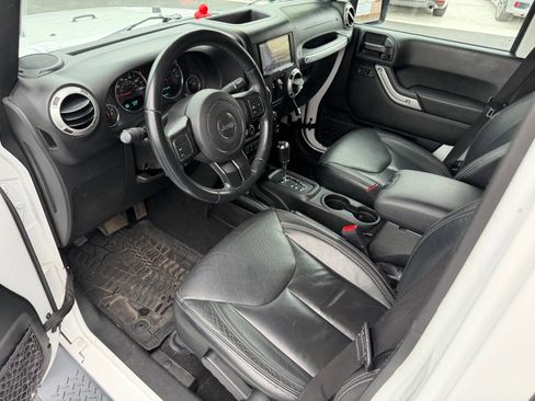 Used 2018 Jeep Wrangler Unlimited Sahara AWD/4WD image 6