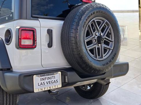 Used 2025 Jeep Wrangler Unlimited Sport AWD/4WD image 6