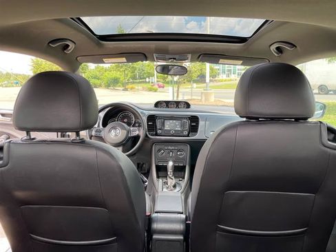 Used 2013 Volkswagen Beetle TDI FWD image 8