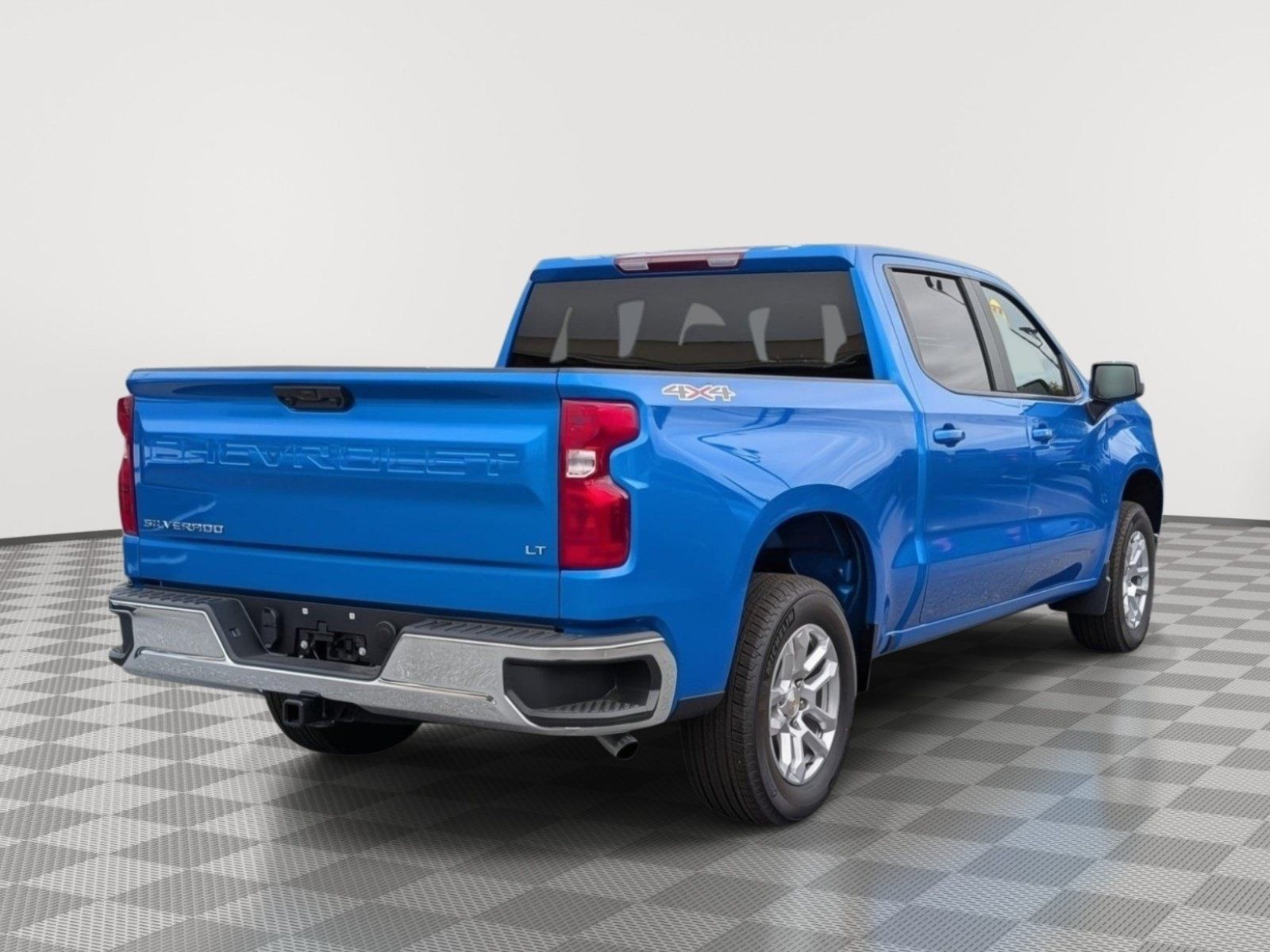 Used 2025 Chevrolet Silverado 1500 LT AWD/4WD image 3