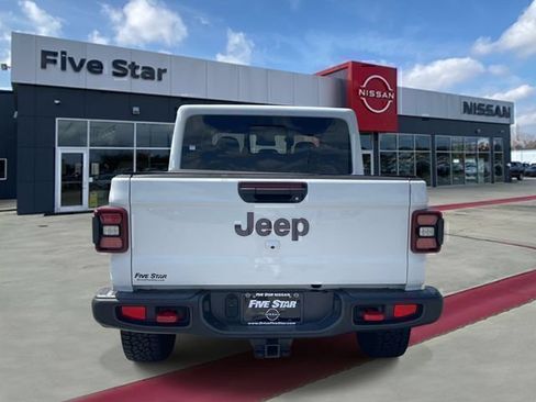 Used 2025 Jeep Gladiator Rubicon w/ Convenience Group AWD/4WD image 5