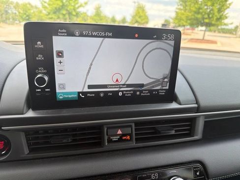 Used 2025 Honda Pilot Touring image 9