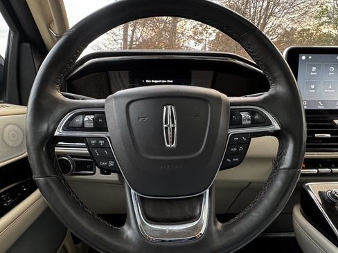 Used 2018 Lincoln Navigator Reserve w/ Technology Package image 16