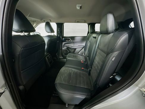 Used 2024 Mitsubishi Outlander SE image 28