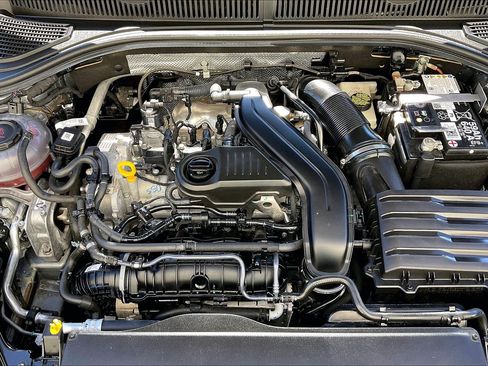 Certified 2024 Volkswagen Jetta SE w/ Panoramic Sunroof Package image 9