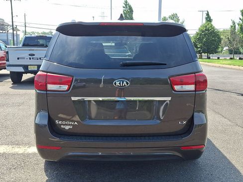 Used 2015 Kia Sedona LX FWD image 24