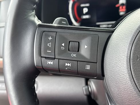 Used 2023 Nissan Pathfinder Platinum image 32