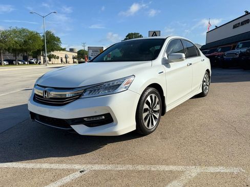 Used 2017 Honda Accord Touring image 1