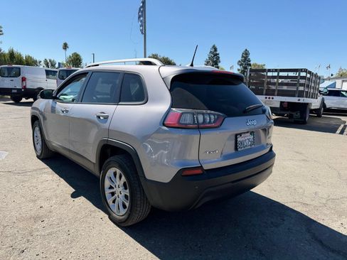 Used 2020 Jeep Cherokee Latitude AWD/4WD image 3