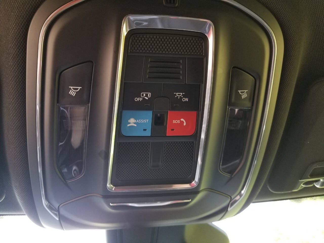 Certified 2025 Jeep Grand Cherokee L Laredo w/ Trailer Tow Package AWD/4WD image 32