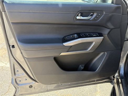 Used 2023 Nissan Pathfinder Platinum w/ Lighting Package (N93) image 10