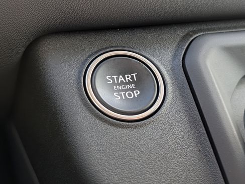 Used 2025 Land Rover Defender 110 S image 33