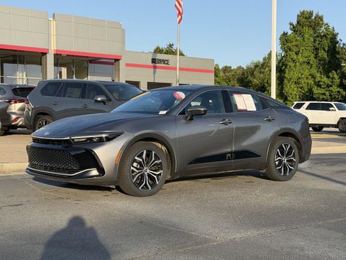 Certified 2025 Toyota Crown XLE image 1