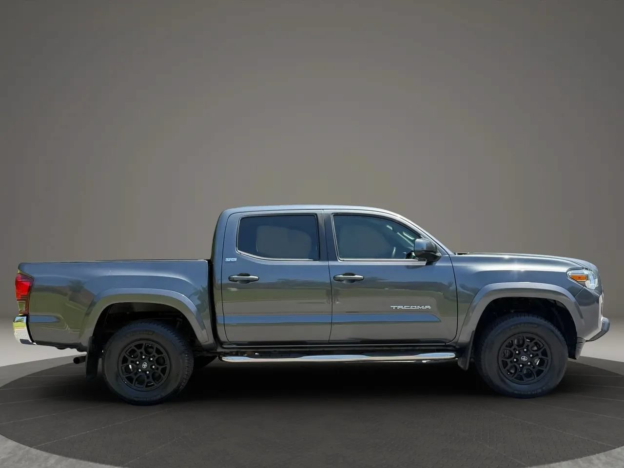 Used 2020 Toyota Tacoma SR5 AWD/4WD image 7