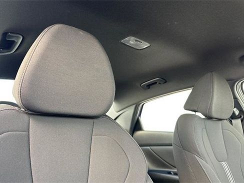 Used 2025 Hyundai Elantra Sport image 17