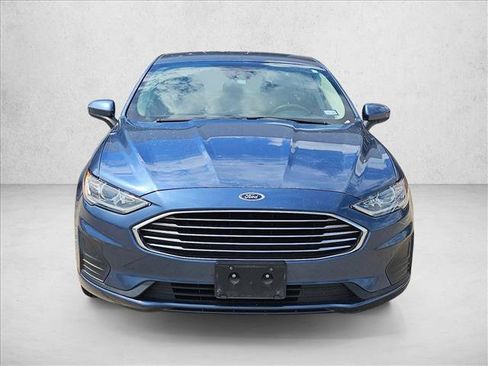 Used 2019 Ford Fusion SE FWD image 2