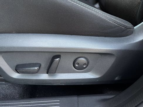 Used 2025 Nissan Rogue SV FWD image 22