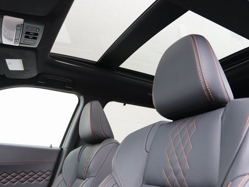 Used 2025 Mitsubishi Outlander SEL image 18