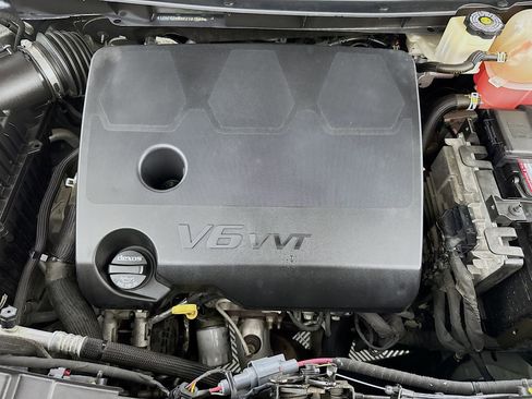 Used 2019 Chevrolet Traverse LT FWD image 38