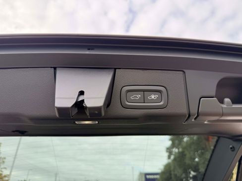 New 2026 Volvo XC60 B5 Ultra w/ Protection Package Premier image 26