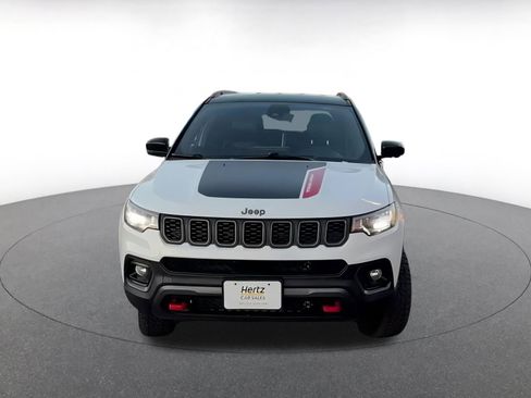 Used 2025 Jeep Compass Trailhawk image 3