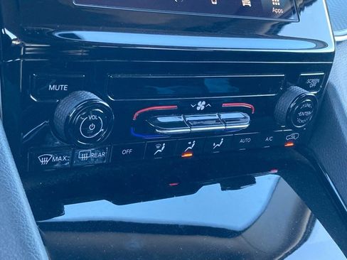 Used 2023 Jeep Grand Cherokee L Laredo image 24