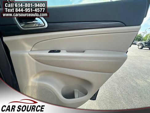 Used 2021 Jeep Grand Cherokee Laredo AWD/4WD image 26