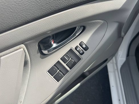 Used 2011 Toyota Camry LE FWD image 12