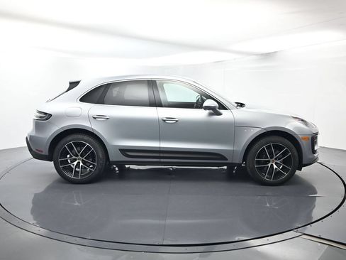 Certified 2025 Porsche Macan AWD/4WD image 16
